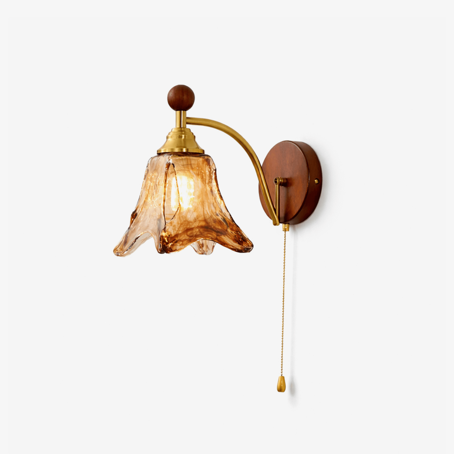 Vintage Wandlamp Met Amber Glazen Kap En Houten Wandplaat In Walnootkleur