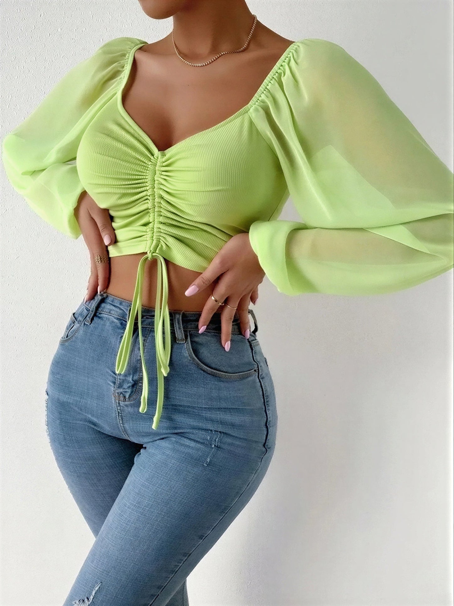Dames Crop Top Gecrunchte Voorkant en Transparante Mouwen