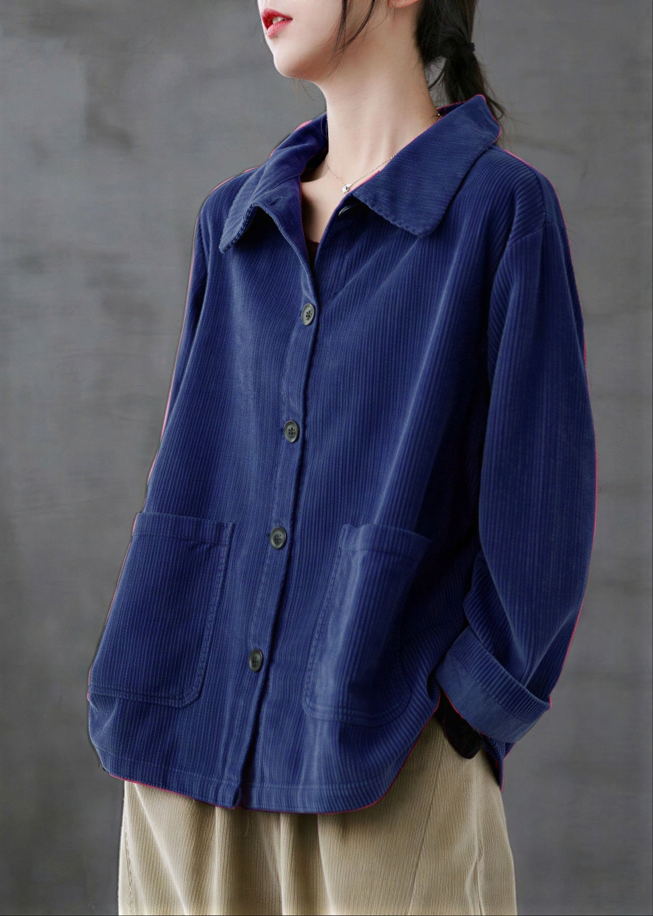 Vrouwelijke Corduroy Shirtjasje met Dubbele Voorzakken