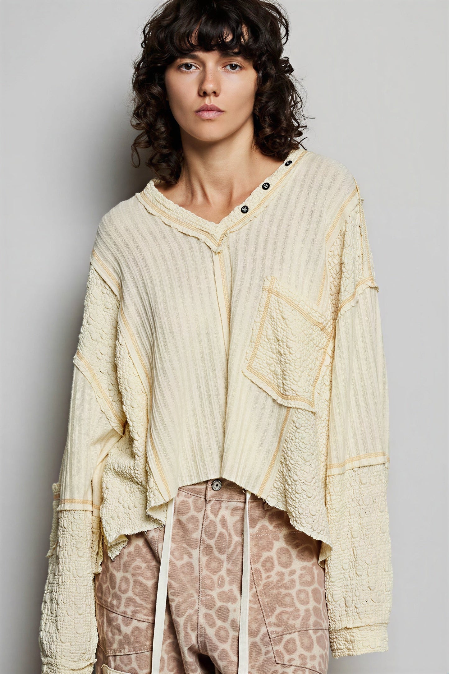 Vrouwelijke Mixtextiel Top met Rib en Bouclé Paneel