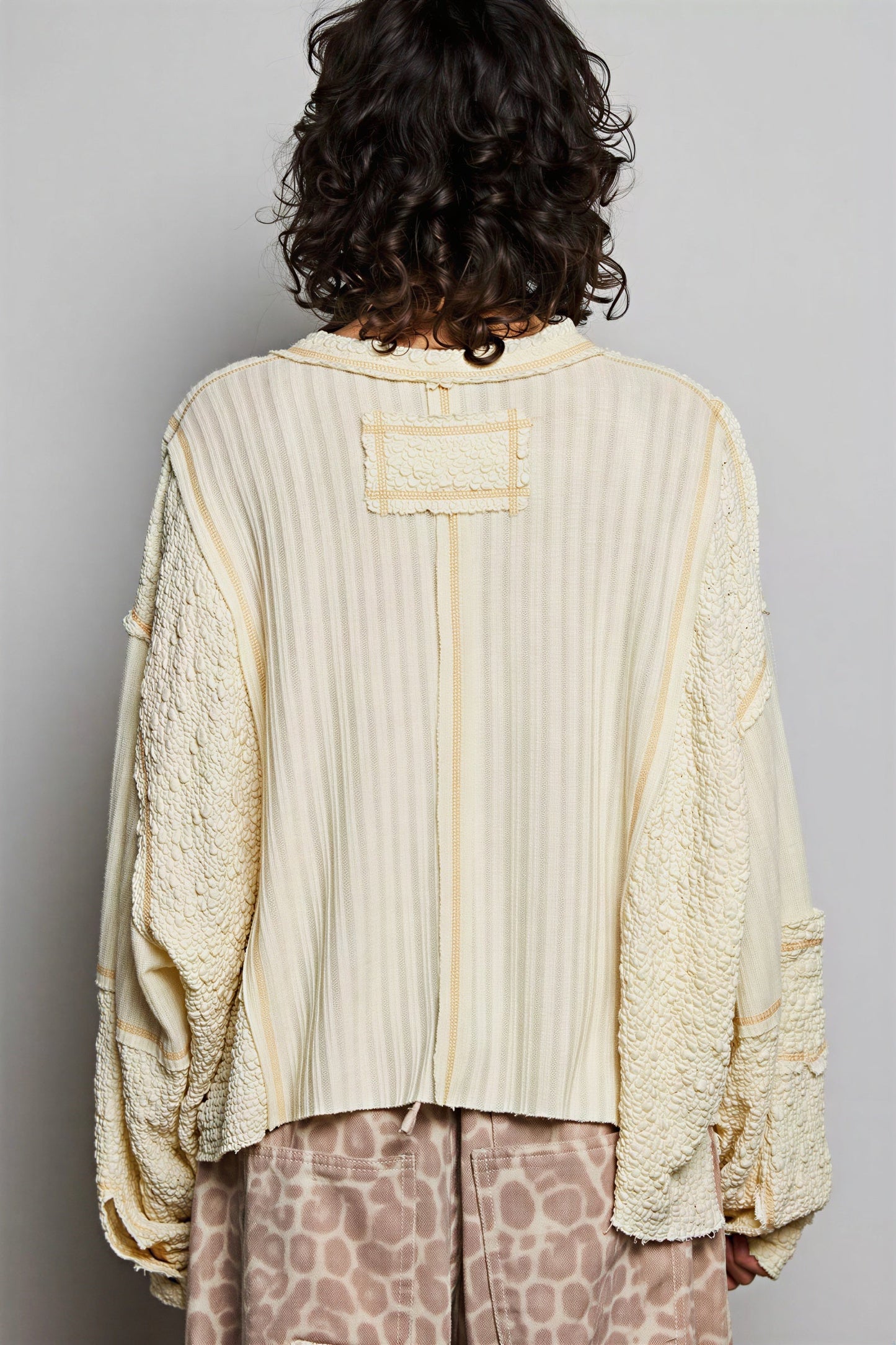 Vrouwelijke Mixtextiel Top met Rib en Bouclé Paneel
