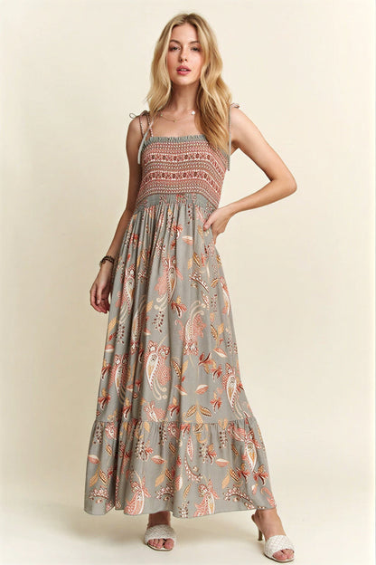 Vrouwelijke Maxi Jurk met Geborduurd Bovenlijf - StudioMarella