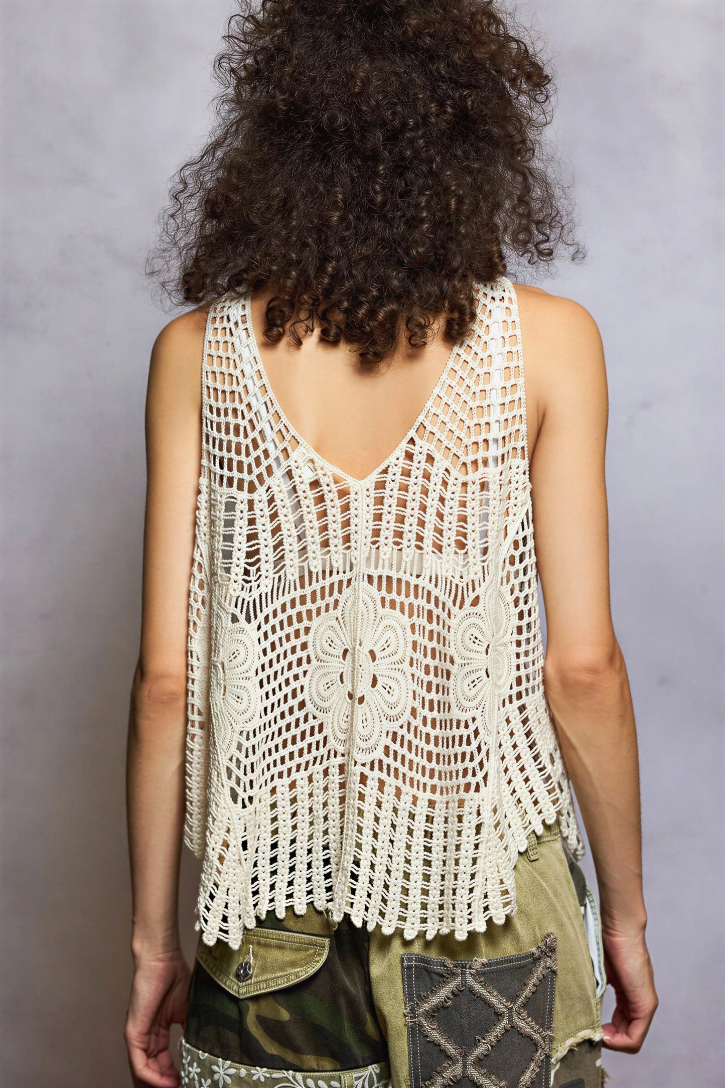 Vrouwelijke Crochet Top met Bloemmotief en Kanten Details