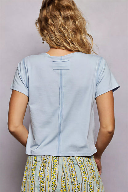 Vrouwelijke T-Shirt met Contrasterende Stiksels