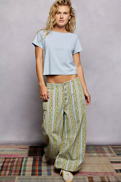 Vrouwelijke T-Shirt met Contrasterende Stiksels