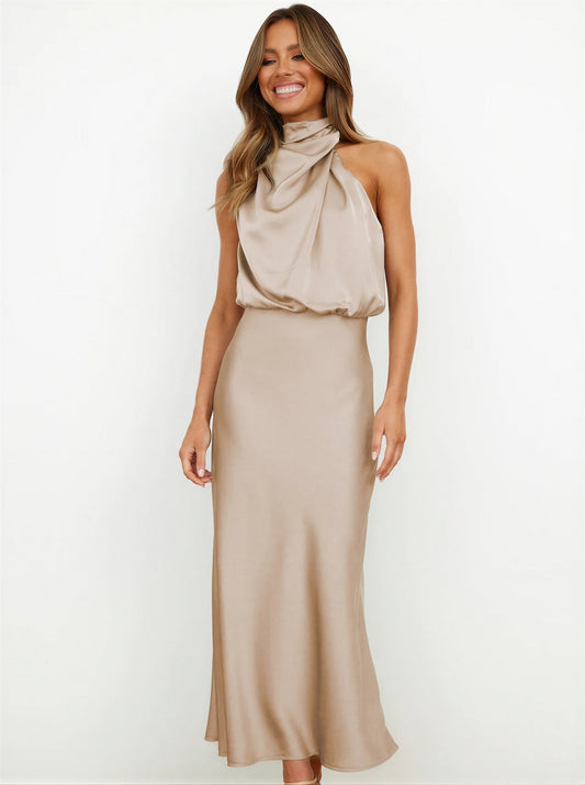 Vrouwelijke Maxi Jurk met Halterhals en Drapering - StudioMarella