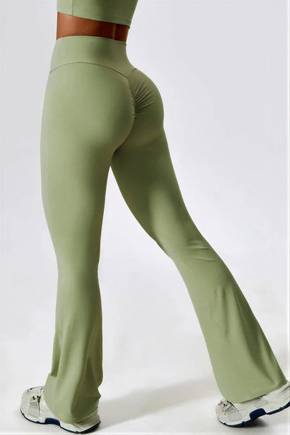 Vrouwelijke Sportset: Crop Top en Flare Legging