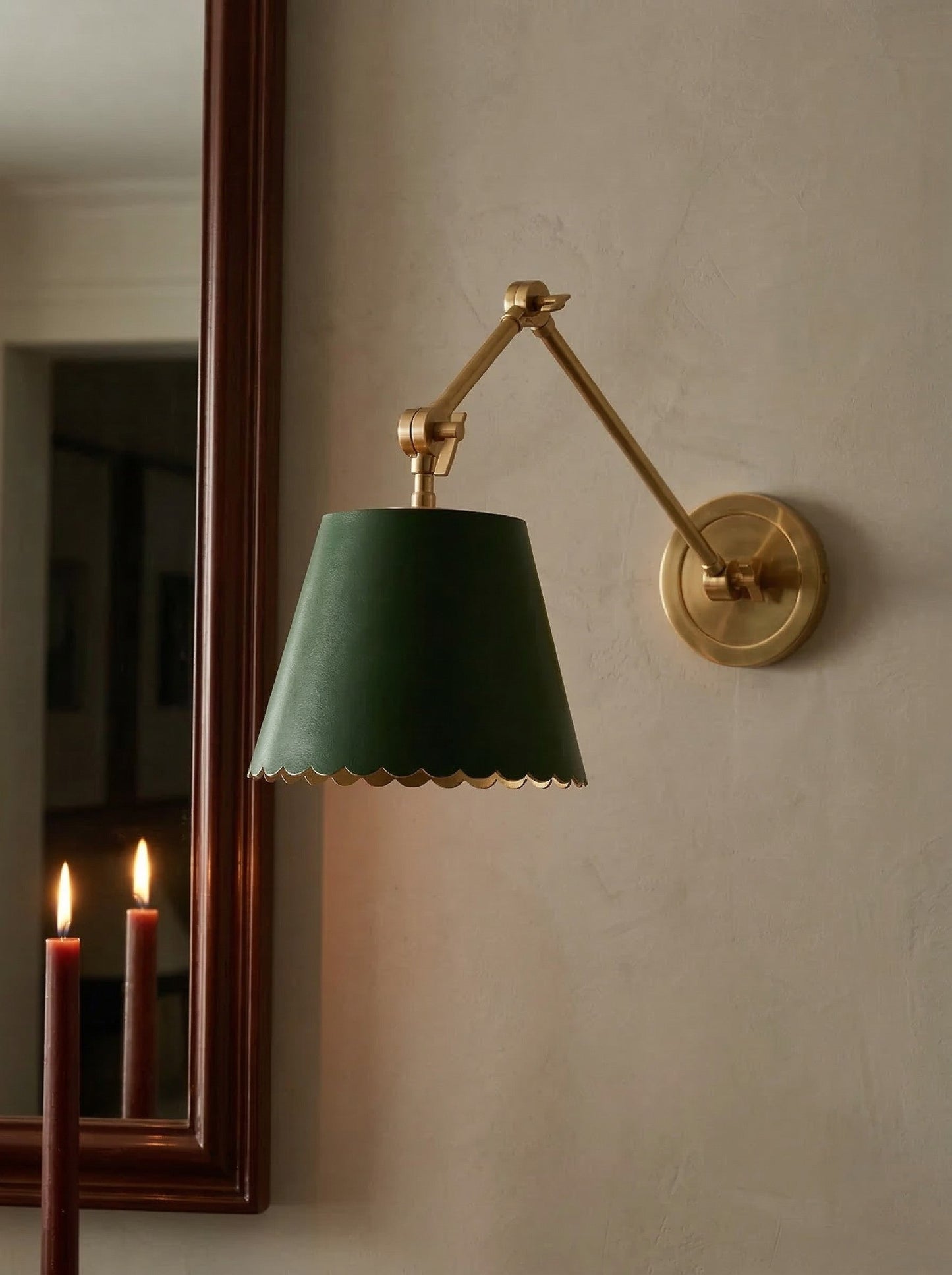 Wandlamp met Scalloped Shade – Modern Rustieke Verlichting voor Slaapkamer en Woonruimtes