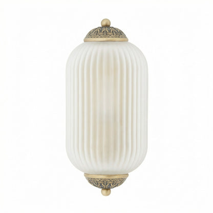 Vintage Wandlamp met Melkglazen Kap en Antieke Afwerking voor Sfeervolle Verlichting