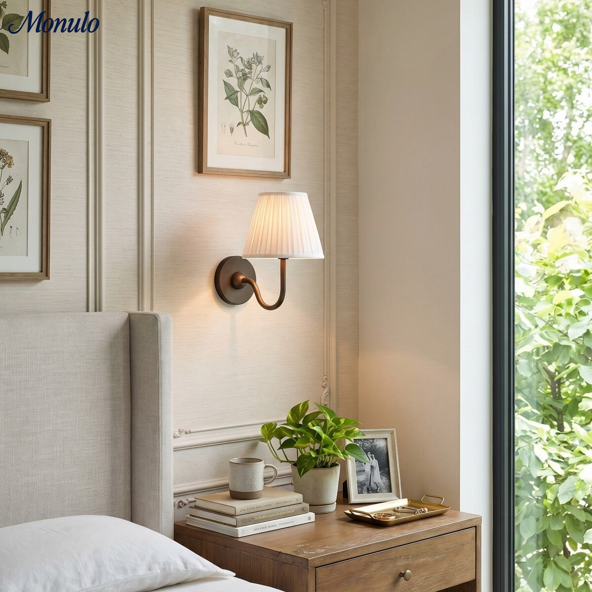 Wandlamp met Geplisseerde Stoffen Kap – Klassieke Verlichting voor Slaapkamer en Woonkamer