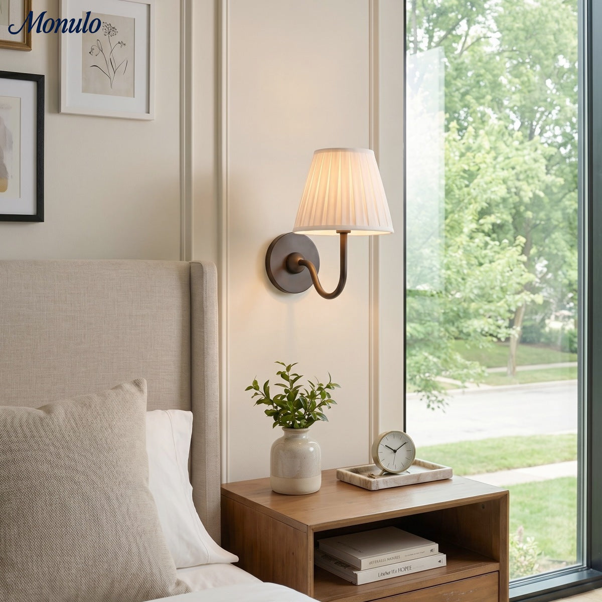 Wandlamp met Geplisseerde Stoffen Kap – Klassieke Verlichting voor Slaapkamer en Woonkamer