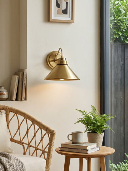 Globe Wandlamp met Gebogen Arm – Moderne Industriële Verlichting voor Badkamer, Slaapkamer en Gang