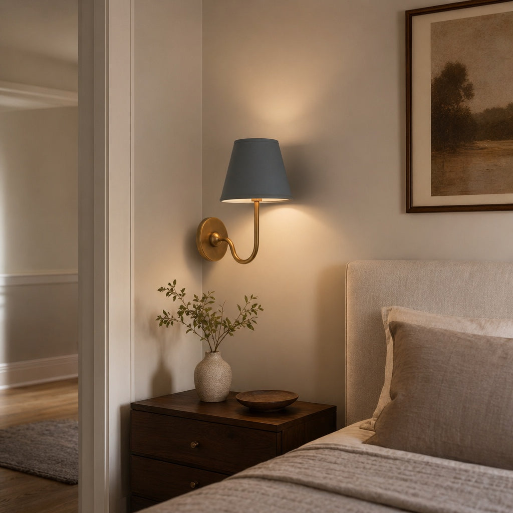 Wandlamp met Geplisseerde Stoffen Kap – Klassieke Verlichting voor Slaapkamer en Woonkamer