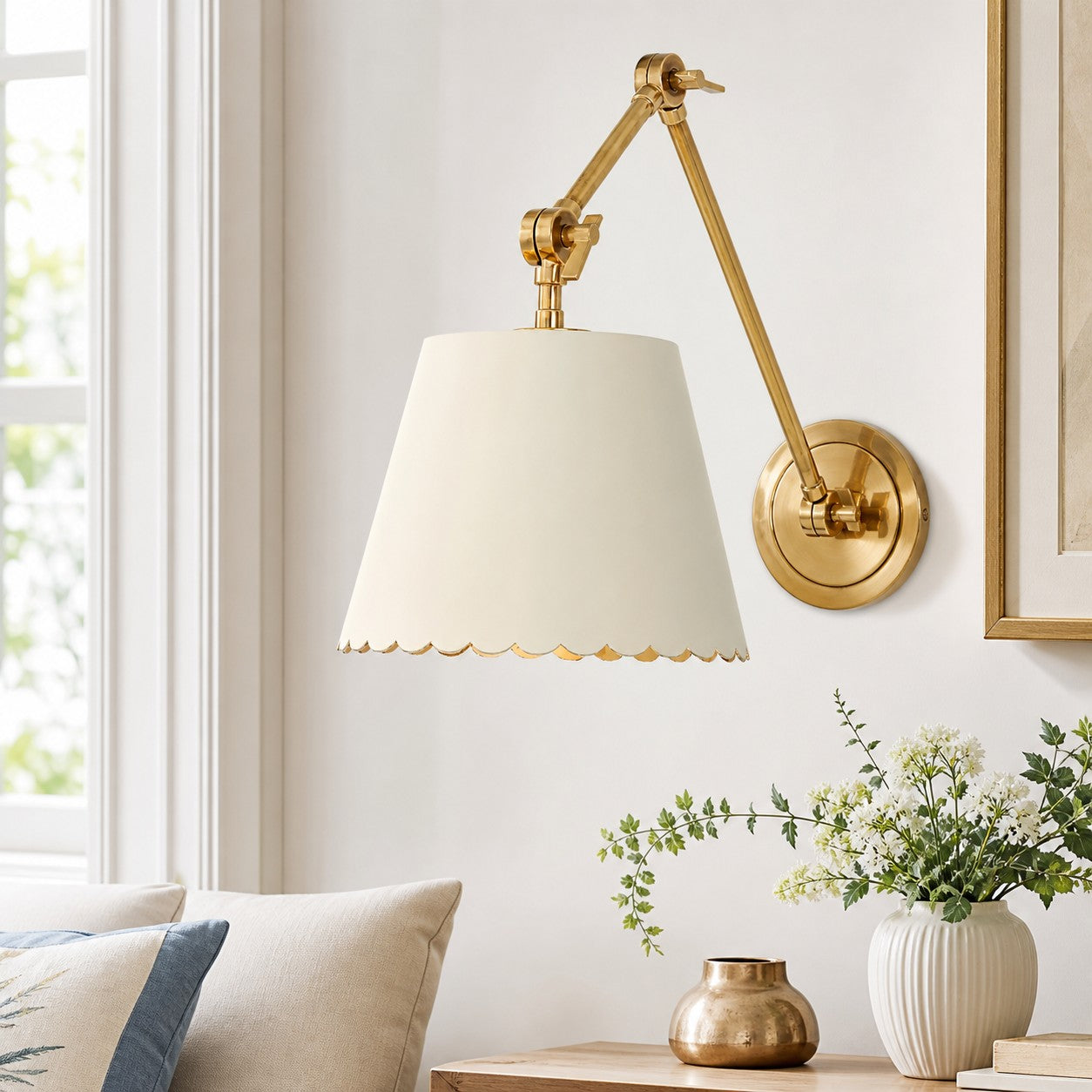 Wandlamp met Scalloped Shade – Modern Rustieke Verlichting voor Slaapkamer en Woonruimtes