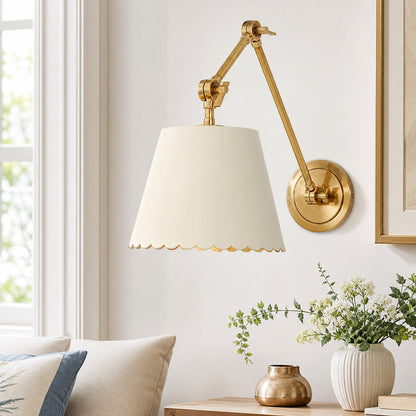 Wandlamp met Scalloped Shade – Modern Rustieke Verlichting voor Slaapkamer en Woonruimtes