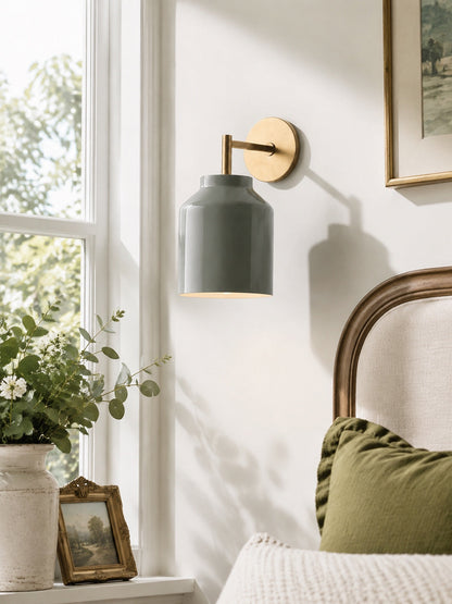 Wandlamp met Melkglazen Kap en Metalen Accenten Minimalistisch Design Sfeerlamp Hal Gang Slaapkamer