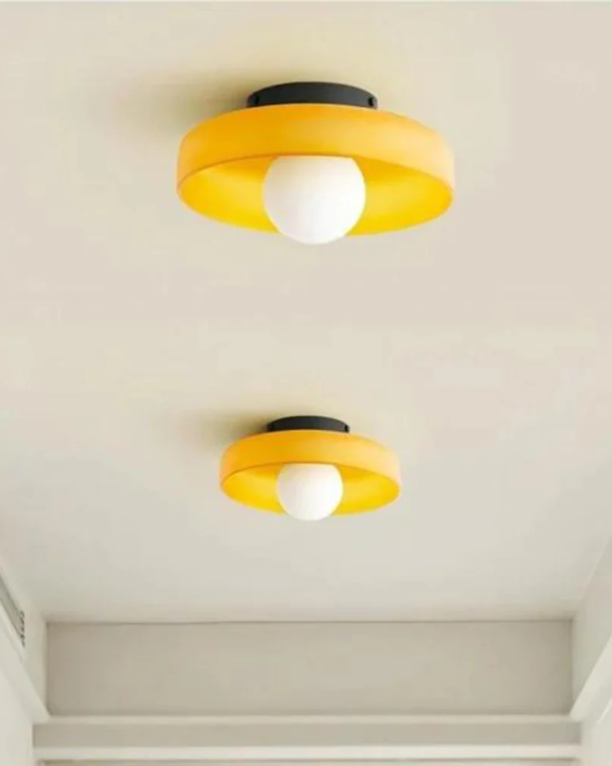 Moderne ronde plafondlamp van glas en ijzer – minimalistische designlamp voor woonkamer en slaapkamer met warme lichtkleur