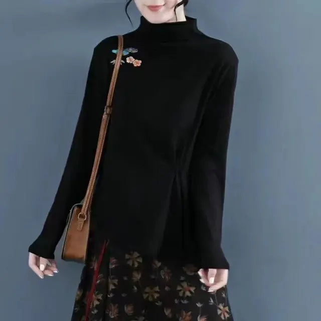 Vrouwelijke Fluwelen Blouse met Geborduurde Details