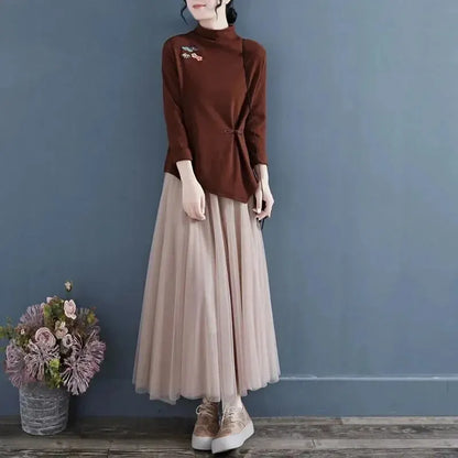 Vrouwelijke Fluwelen Blouse met Geborduurde Details