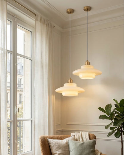TINA Hanglamp – Mid-Century Melkwit Glas met Geborsteld Messing | Moderne Eetkamer & Keukenverlichting | Verstelbaar | E27 Fitting