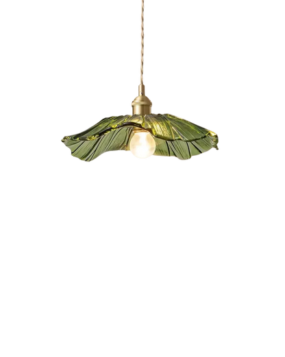 Sculpturale glazen hanglamp met messing fitting en warm licht – artistieke design plafondlamp voor eetkamer en woonkamer