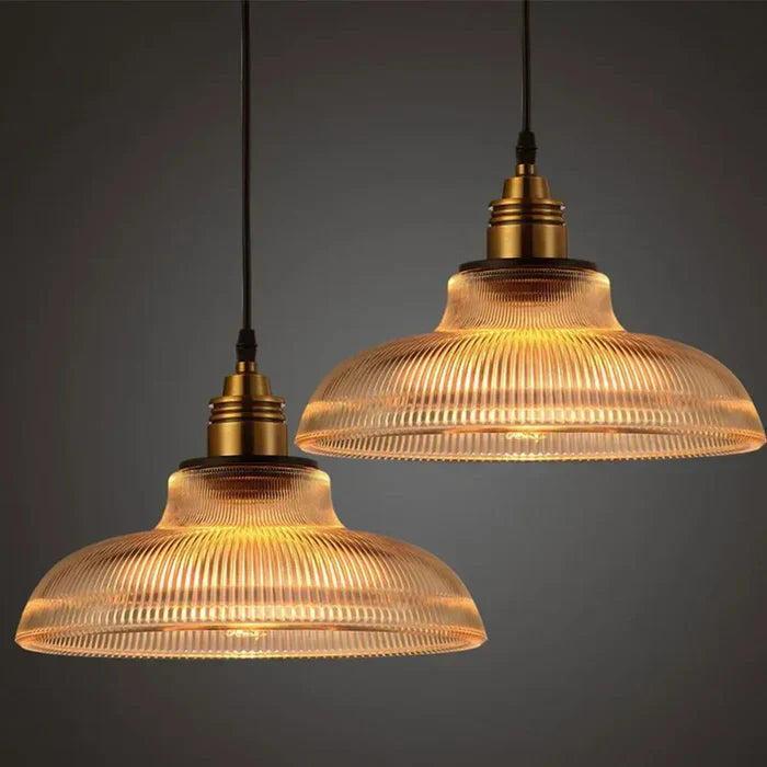 Glazen hanglamp met ribbelglas en warm licht voor eetkamer, woonkamer en keuken