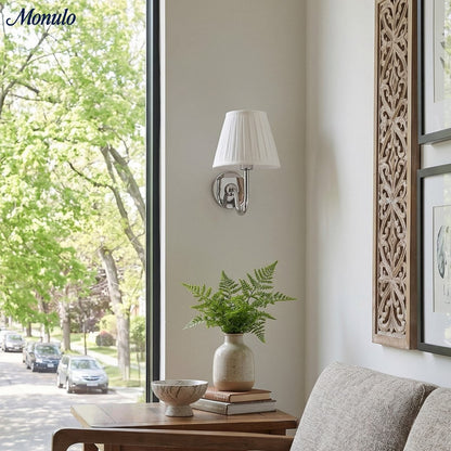 Wandlamp met Geplisseerde Stoffen Kap – Klassieke Verlichting voor Slaapkamer en Woonkamer