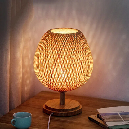 Rustieke Bamboe Tafellamp met Handgemaakte Houten Voet – Vintage Sfeerverlichting voor Woonkamer, Slaapkamer en Bureau