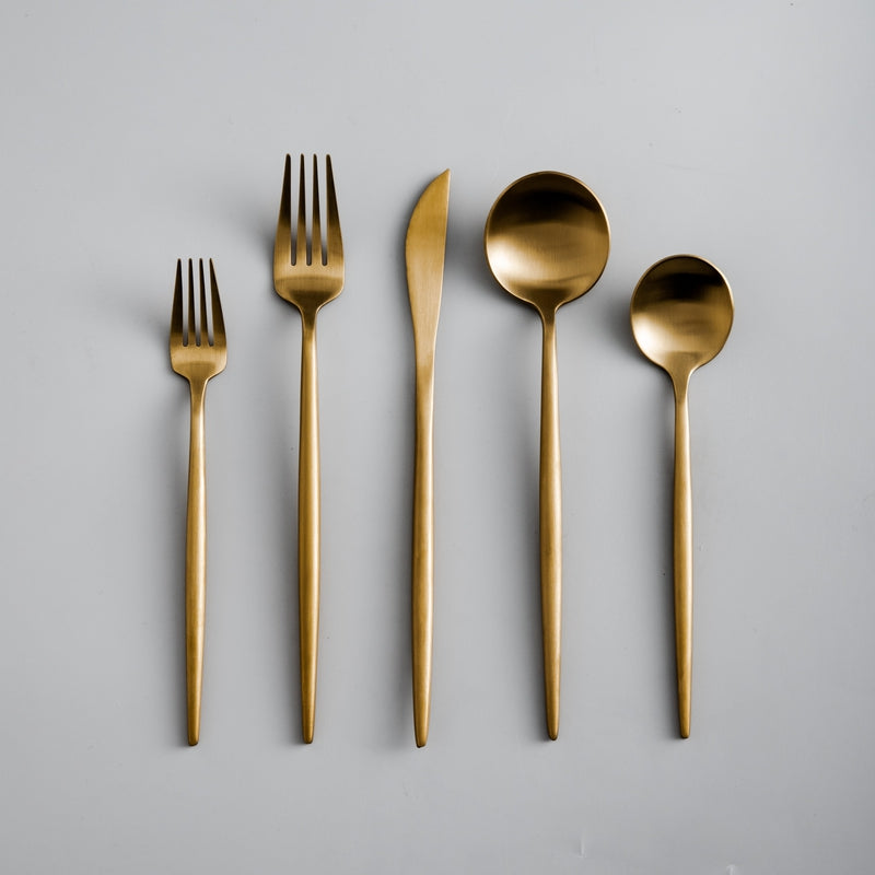 Minimalistisch Bestekset Titanium-Coating 18/10 Roestvrij Staal Premium Servies Modern Tafelgerei Luxe Eetgerei Chique Tafelstyling Elegant Cutlery Set 4 tot 16 Personen