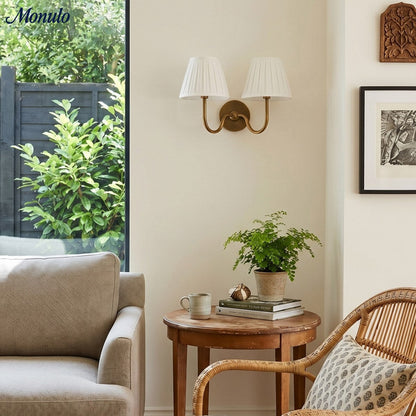 Wandlamp met Geplisseerde Stoffen Kap – Klassieke Verlichting voor Slaapkamer en Woonkamer