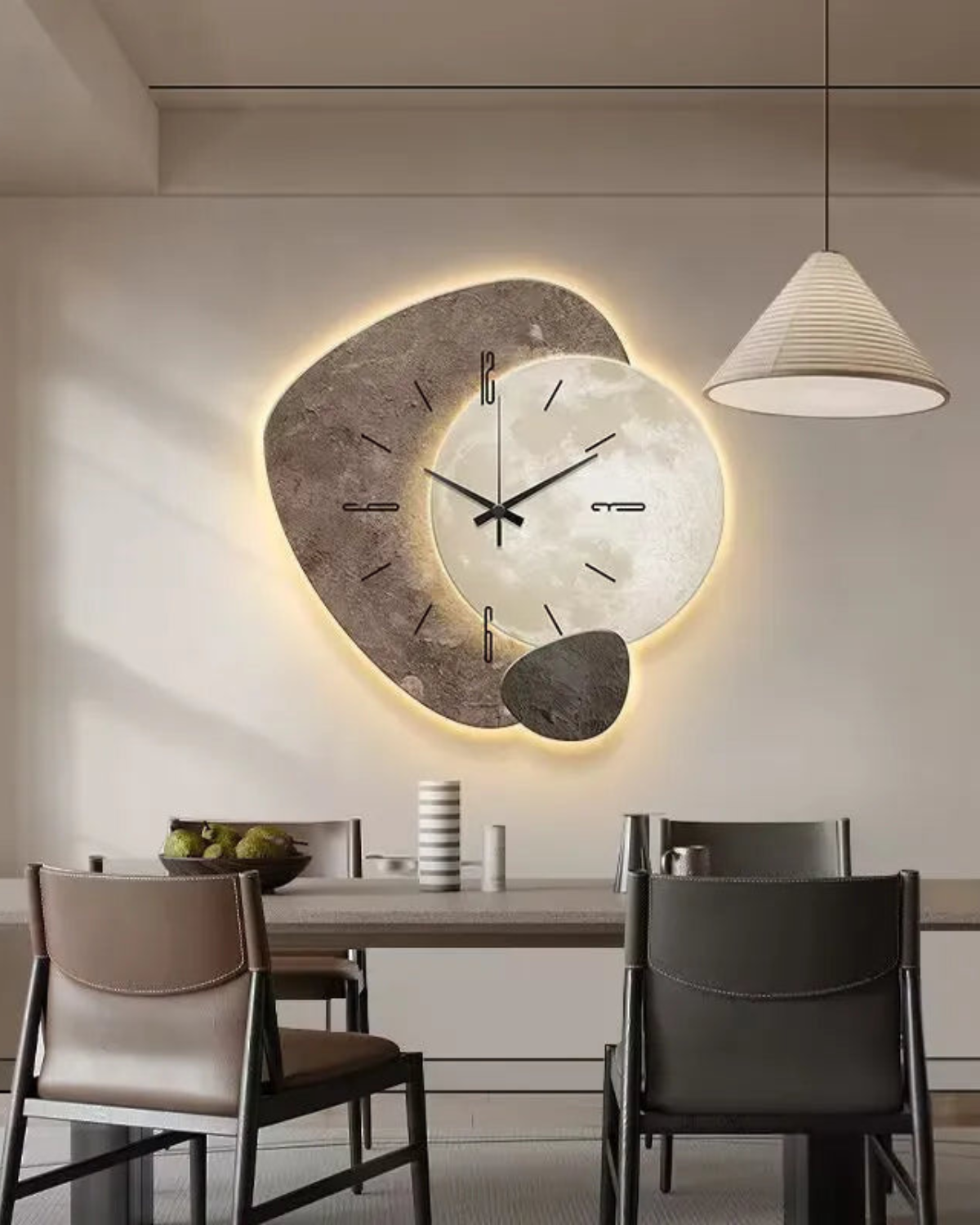 Wandklok met Maanreliëf en Optionele Verlichting Zwart Goud Betonlook Scandinavisch Interieur Decoratief Tijdweergave Woonkamer Slaapkamer Kantoor Modern Minimalistisch Wanddecoratie