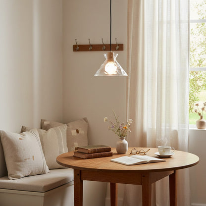 Glazen Hanglamp met Geslepen Koepel en Houten Accenten – Rustieke Eethoekverlichting