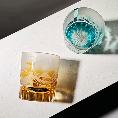 Handgeslepen Japans Whiskyglas met Fuji Golfmotief – Kristal Geschenkset met Houten Doos