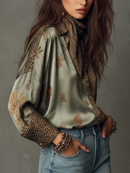 Vrouwelijke Satijnen Blouse met Bloemenprint en Luipaardmotief