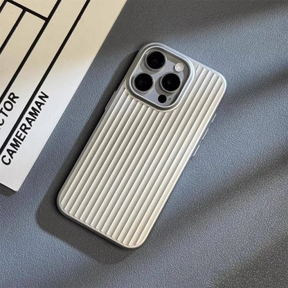 Ultraslanke iPhone Hoesje met Militaire Bescherming | Titanium Carbon Look | Draadloos Laden