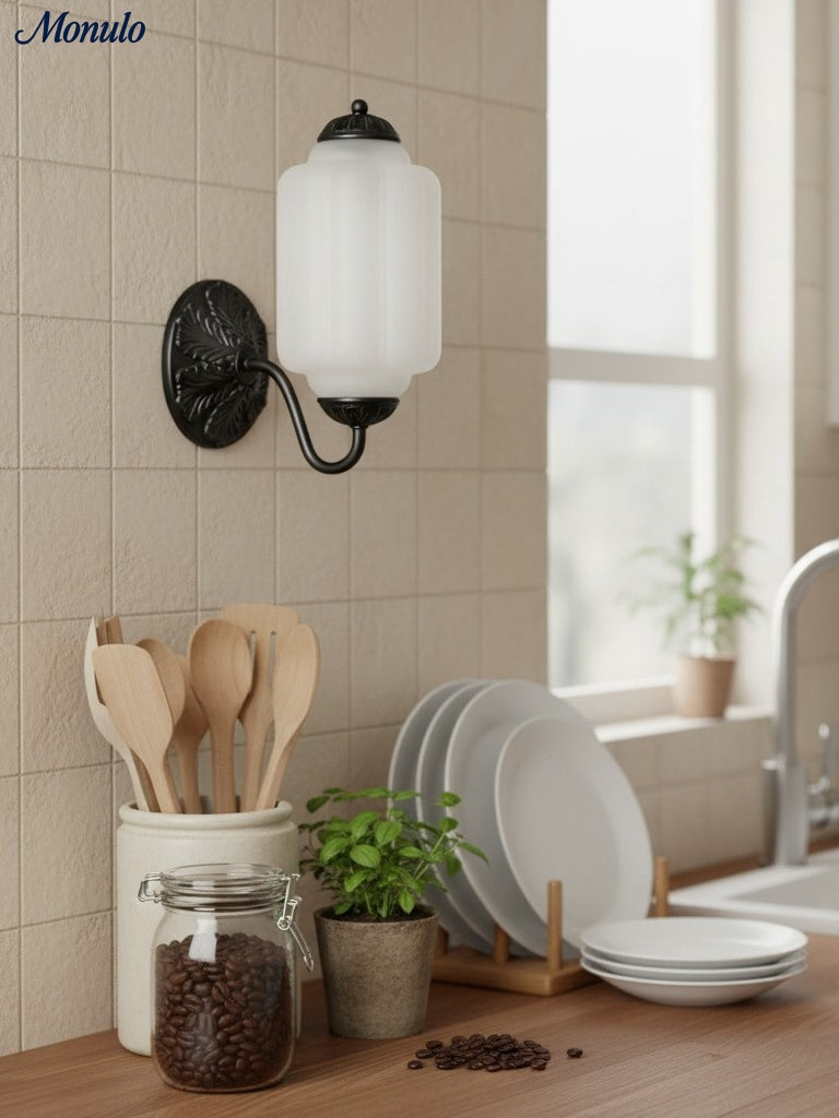 Melkglazen Wandlamp Eloise voor Hal en Slaapkamer | Vintage Wandverlichting met Melkwit Glas