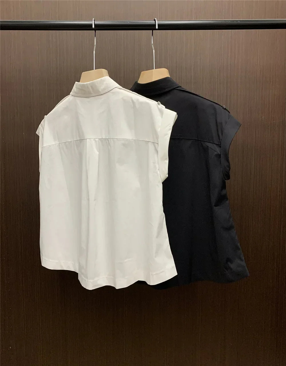Zomerblouse Mouwloos Met Kralenketting Zonnegeel