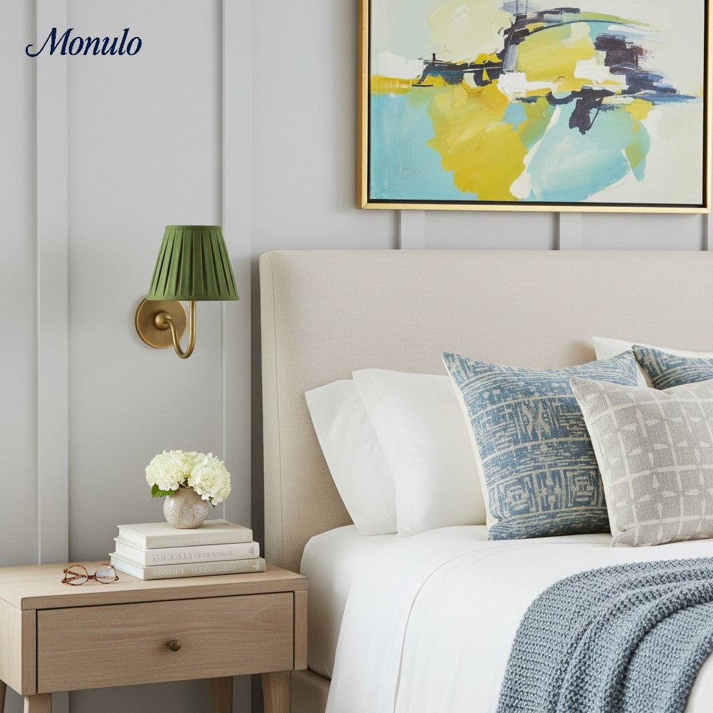 Wandlamp met Geplisseerde Stoffen Kap – Klassieke Verlichting voor Slaapkamer en Woonkamer