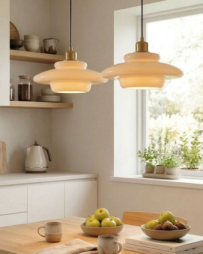 TINA Hanglamp – Mid-Century Melkwit Glas met Geborsteld Messing | Moderne Eetkamer & Keukenverlichting | Verstelbaar | E27 Fitting