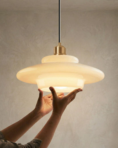 TINA Hanglamp – Mid-Century Melkwit Glas met Geborsteld Messing | Moderne Eetkamer & Keukenverlichting | Verstelbaar | E27 Fitting