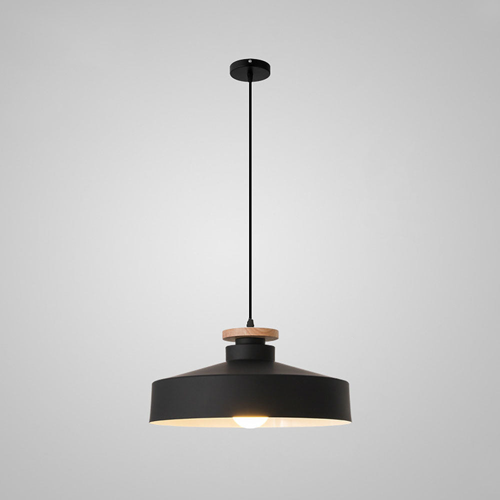 Hanglamp met Houten Kap en Aluminium Accent – Scandinavisch Design voor Eetkamer en Woonkamer