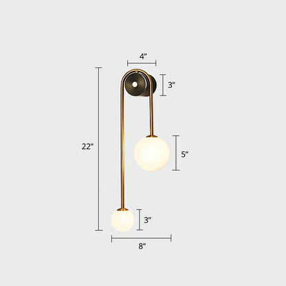 Postmoderne Wandlamp met Dubbele Glazen Bollen – Gebogen Arc Design Messing