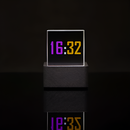 Slimme Klok met Display en Real-Time Updates – Gepersonaliseerd met GIF's