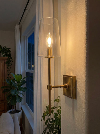 Glazen Wandlamp met Helder Glas – Enkelvoudige tot Drievoudige Configuratie – Elegante Badkamerverlichting