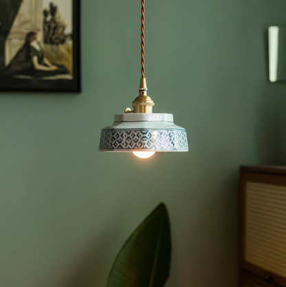 Handgeschilderde Keramische Hanglamp – Scandinavische Stijl met Koperen Fitting