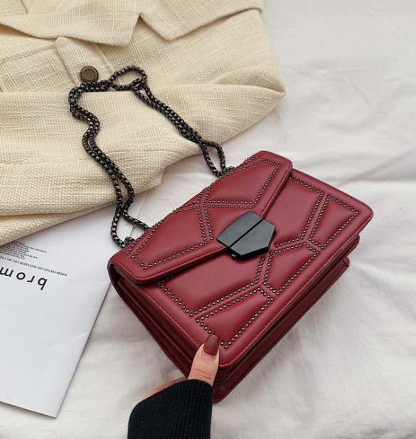 Dames Crossbody Tas Klein met Ketting en Studs Stijlvolle Designer Look