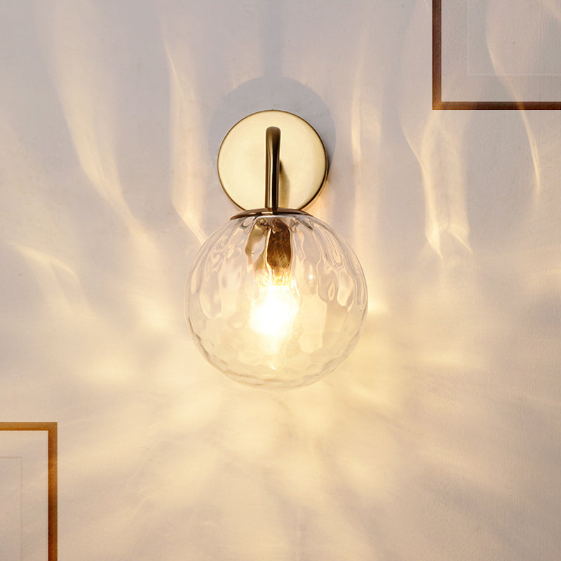 Glazen Wandlamp met Geribbeld Glas en Gouden Armatuur – Minimalistische Verlichting voor Woonkamer en Gang