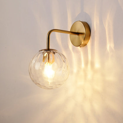 Glazen Wandlamp met Geribbeld Glas en Gouden Armatuur – Minimalistische Verlichting voor Woonkamer en Gang