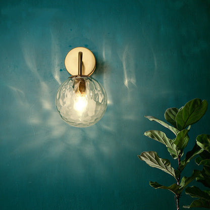 Glazen Wandlamp met Geribbeld Glas en Gouden Armatuur – Minimalistische Verlichting voor Woonkamer en Gang