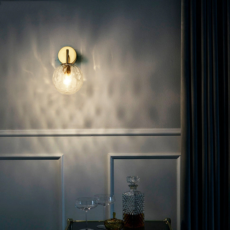 Glazen Wandlamp met Geribbeld Glas en Gouden Armatuur – Minimalistische Verlichting voor Woonkamer en Gang